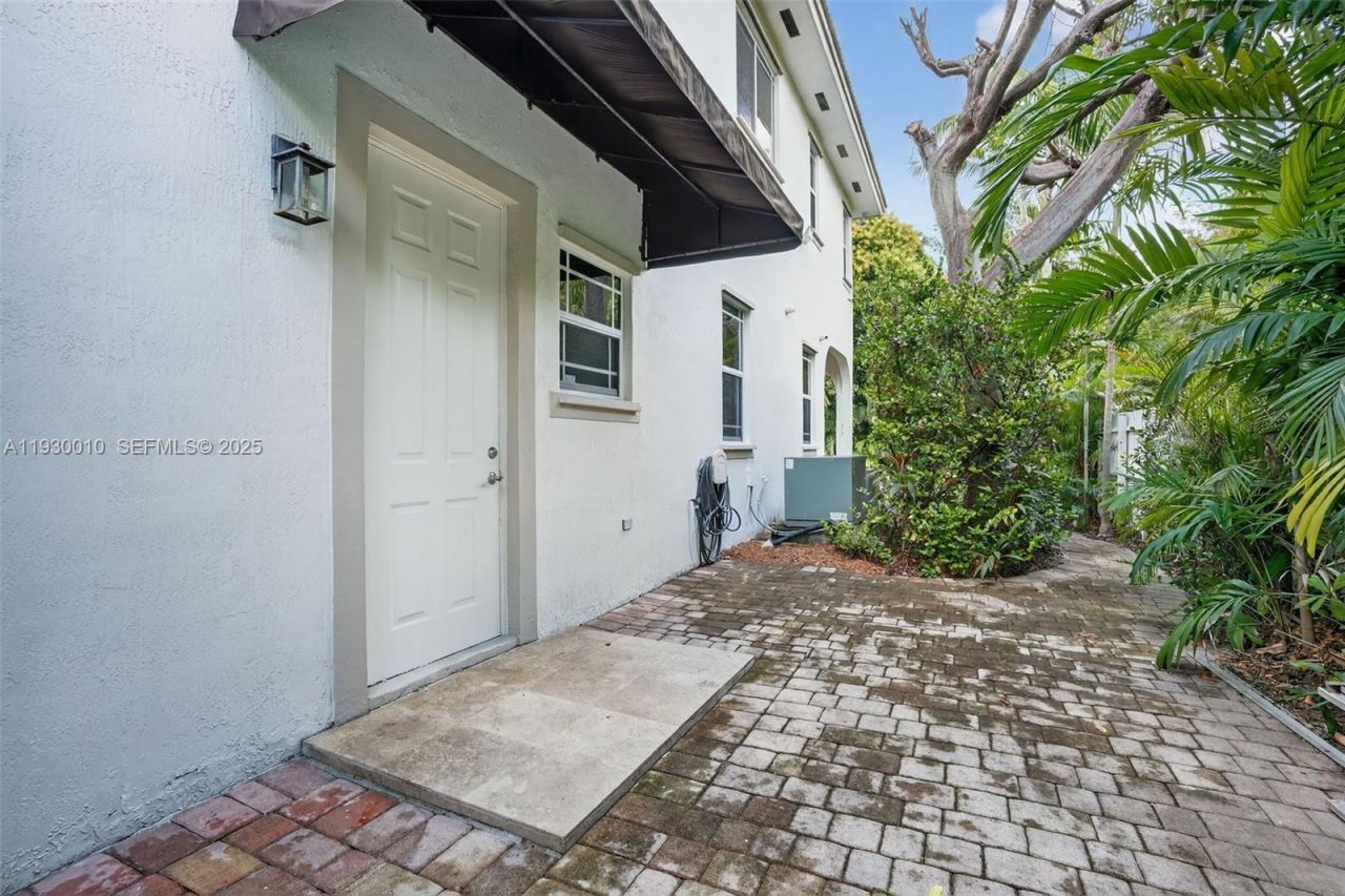 2913 SW 13th St, Miami, FL 33145 Photo