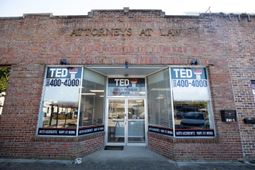 1075 E Montague Avenue photo 4