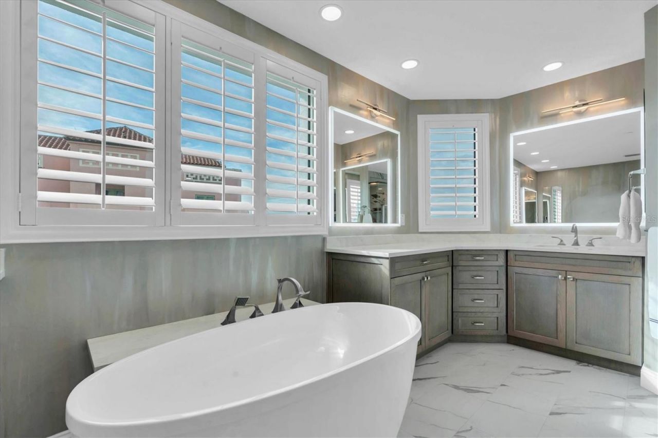 555 5th Avenue Ne, Unit 711, Saint Petersburg, FL 33701 Photo