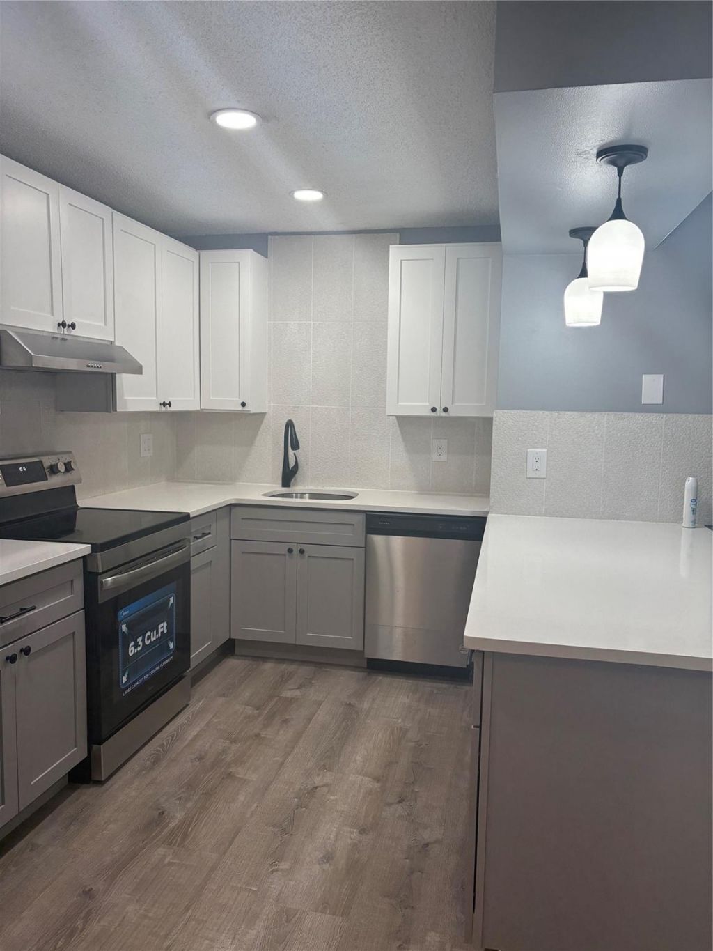 5492 Courtyard Dr Margate, FL 33063