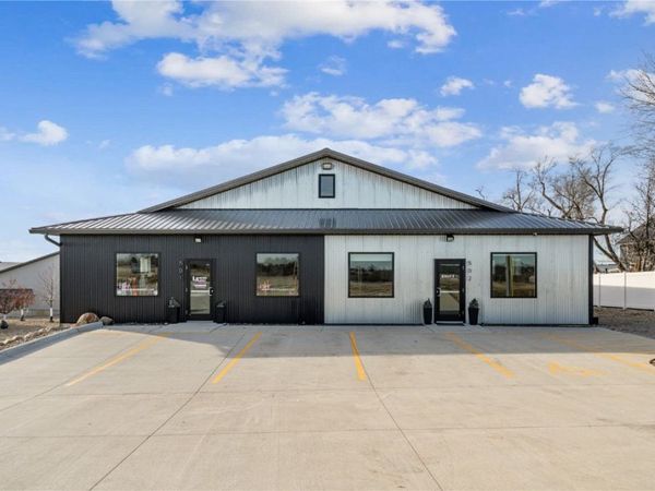 3230 N Center Point Road, Unit 502, Robins, IA 52328