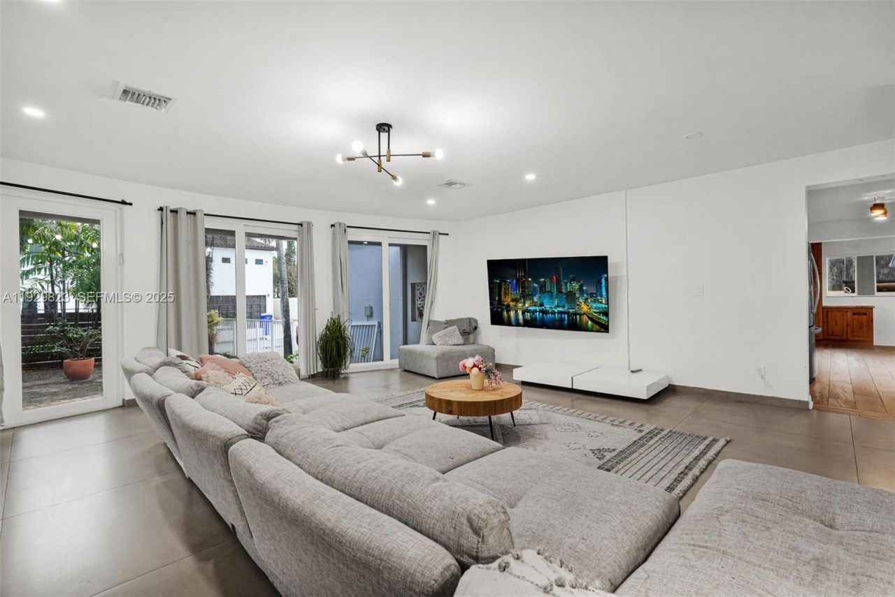 900 Tyler St, Hollywood, FL 33019 Photo