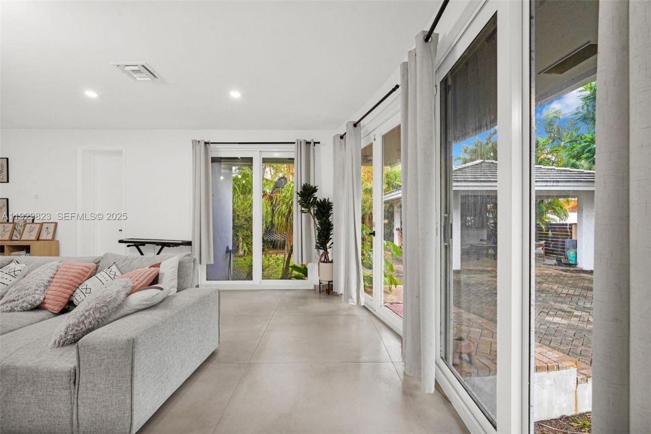 900 Tyler St, Hollywood, FL 33019 Photo