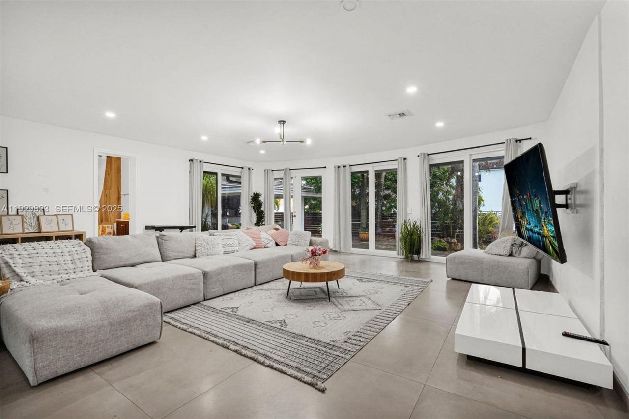 900 Tyler St, Hollywood, FL 33019 Photo