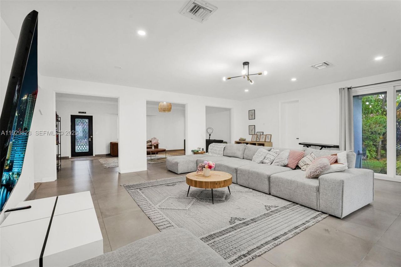 900 Tyler St, Hollywood, FL 33019 Photo