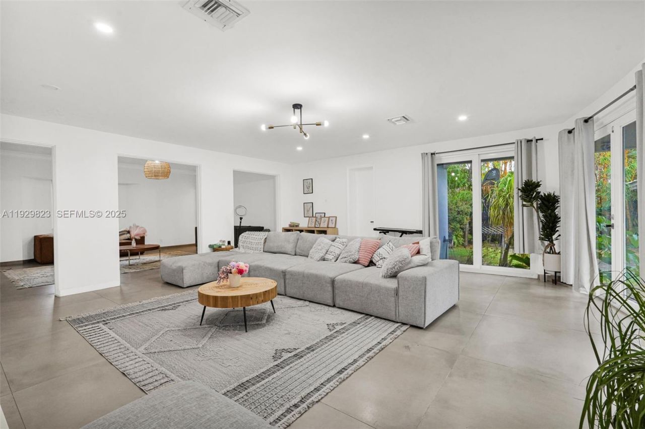 900 Tyler St, Hollywood, FL 33019 Photo