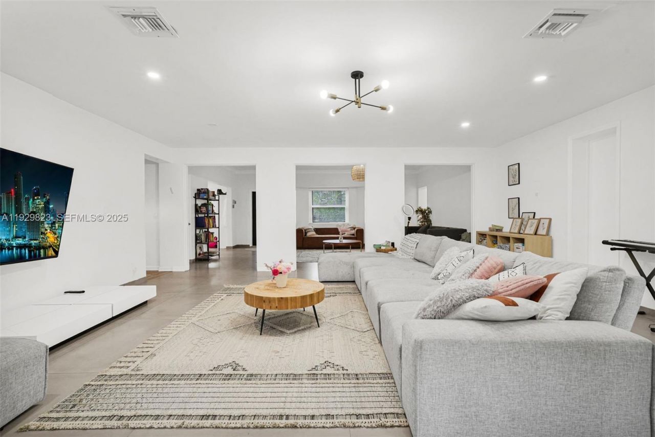 900 Tyler St, Hollywood, FL 33019 Photo