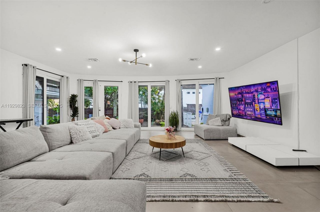 900 Tyler St, Hollywood, FL 33019 Photo