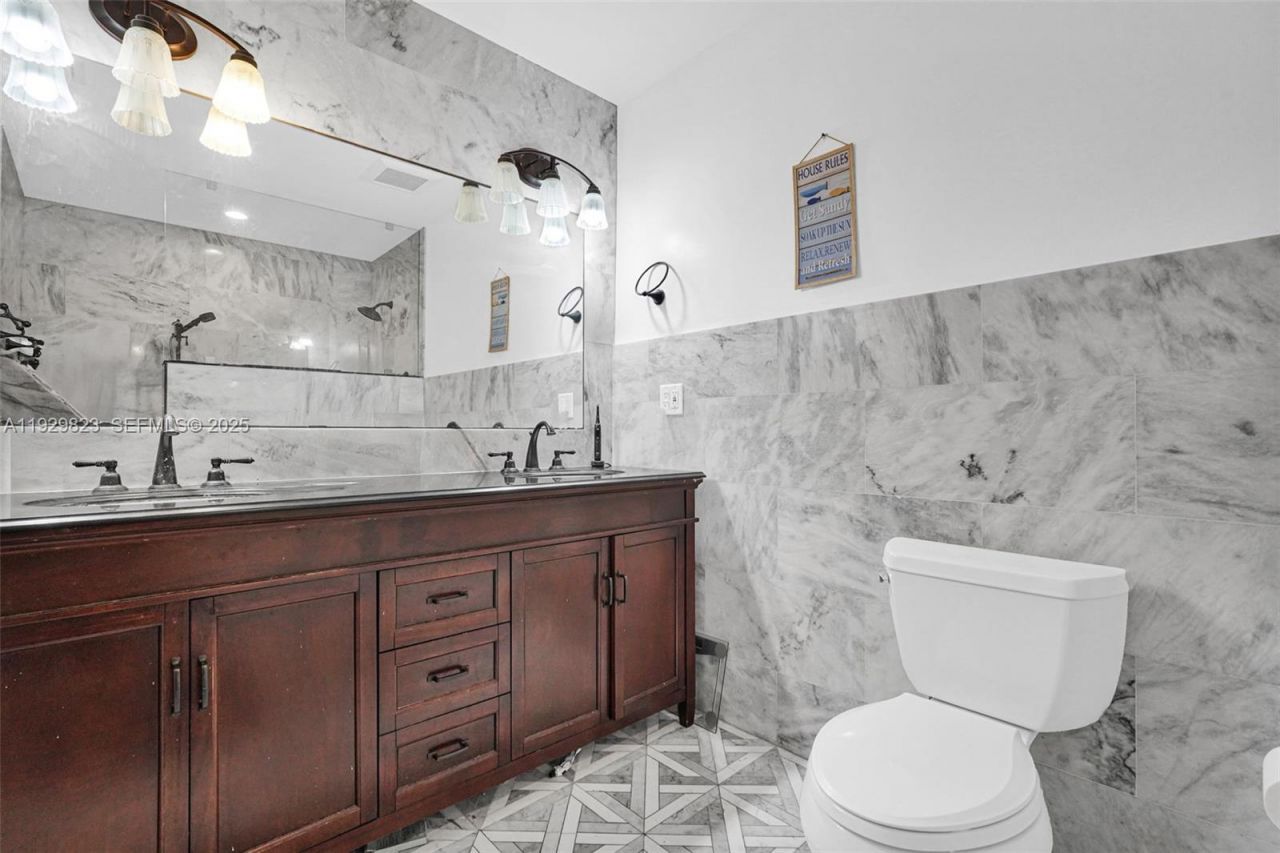 900 Tyler St, Hollywood, FL 33019 Photo