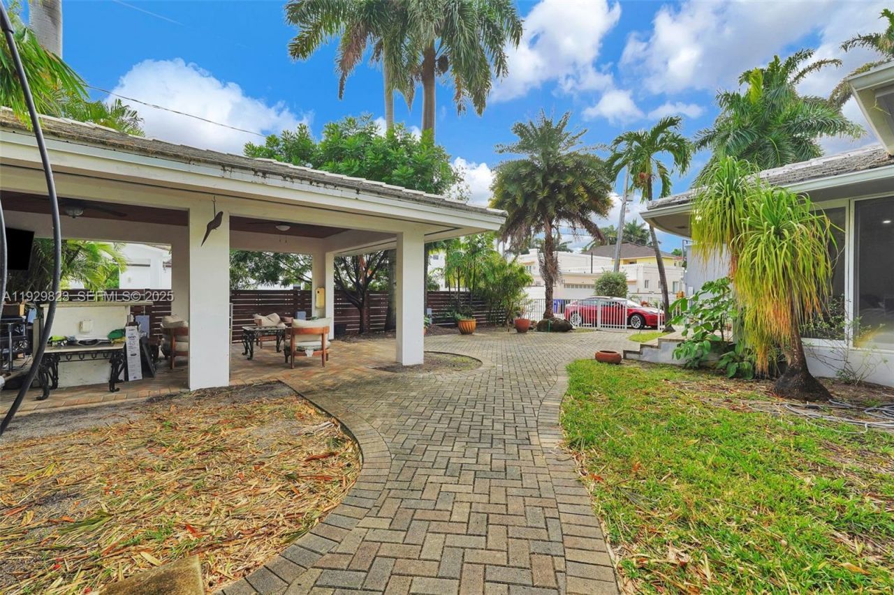 900 Tyler St, Hollywood, FL 33019 Photo