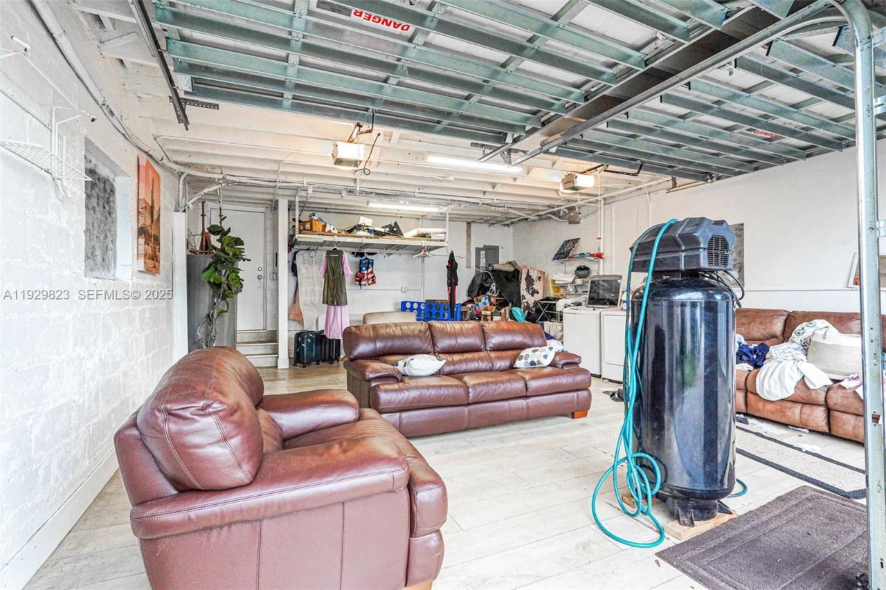 900 Tyler St, Hollywood, FL 33019 Photo