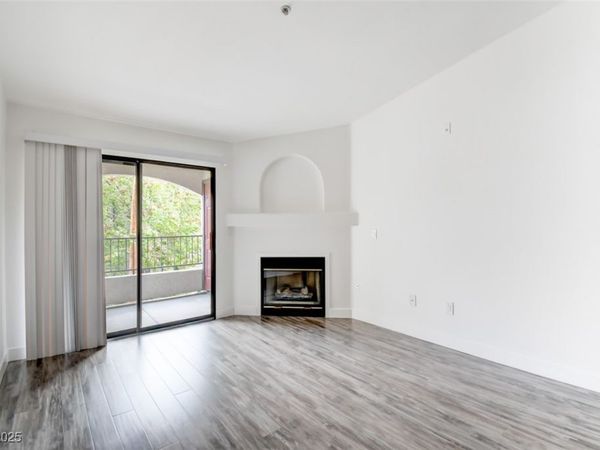 950 Seven Hills Drive, Unit 222, Henderson, NV 89052