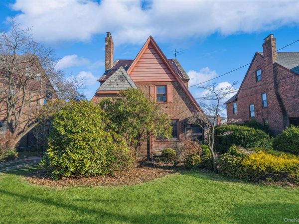 192 Brixton Road S, Garden City, NY 11530