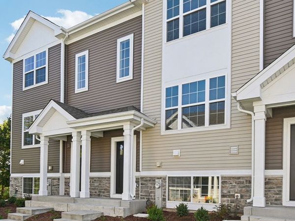 921 Briar Glen Court, Hampshire, IL 60140