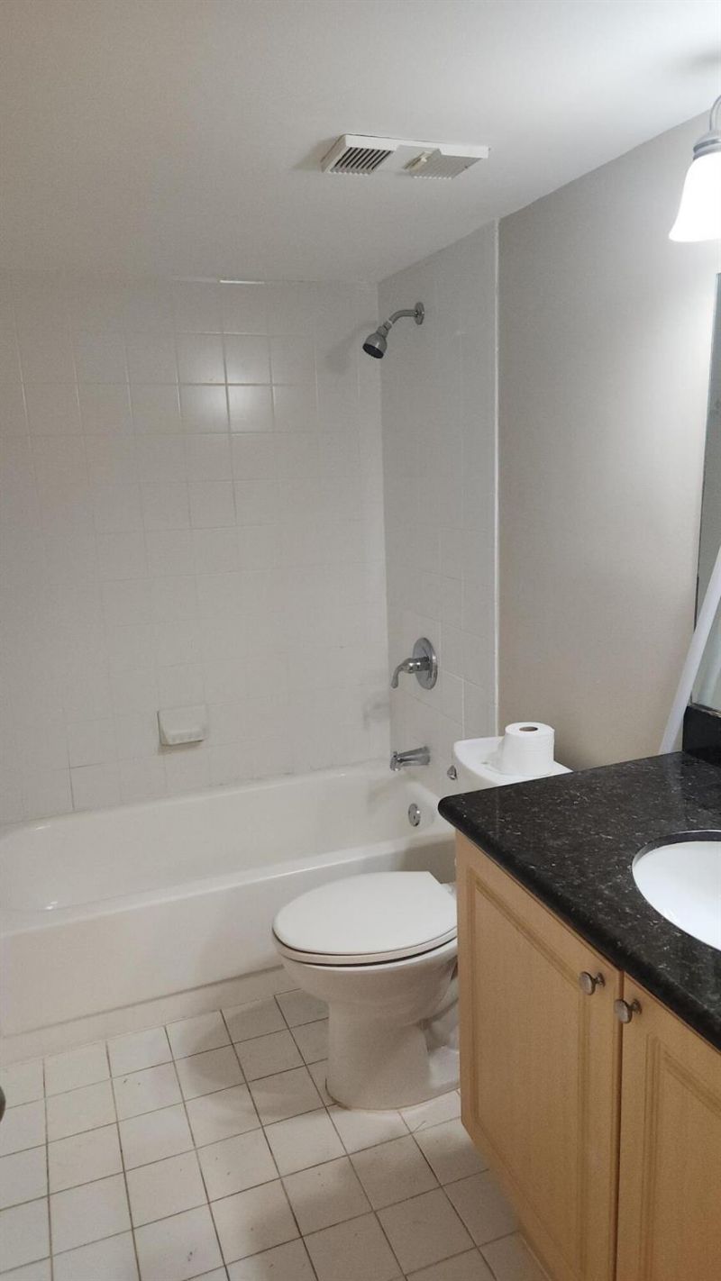 2025 Lavers Circle, Unit D303, Delray Beach, FL 33444 Photo