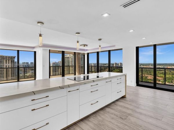 19667 Turnberry Way, Unit 27D, Aventura, FL 33180