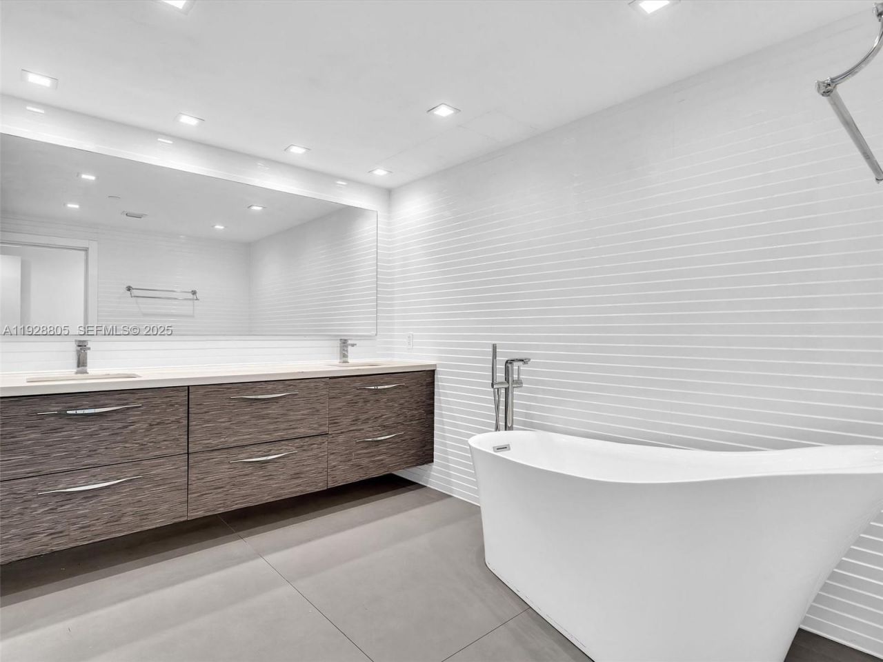 19667 Turnberry Way, Unit 27D, Aventura, FL 33180 Photo