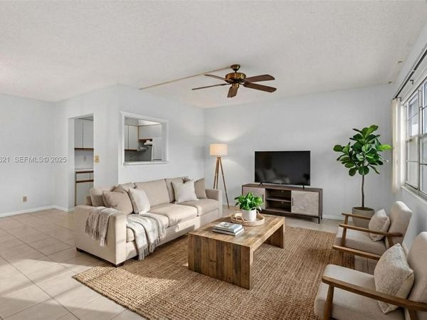 1008 N Farnham N, Unit 1008, Deerfield Beach, FL 33442