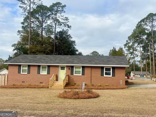 136 S Third Avenue, Mcrae-Helena, GA 31055