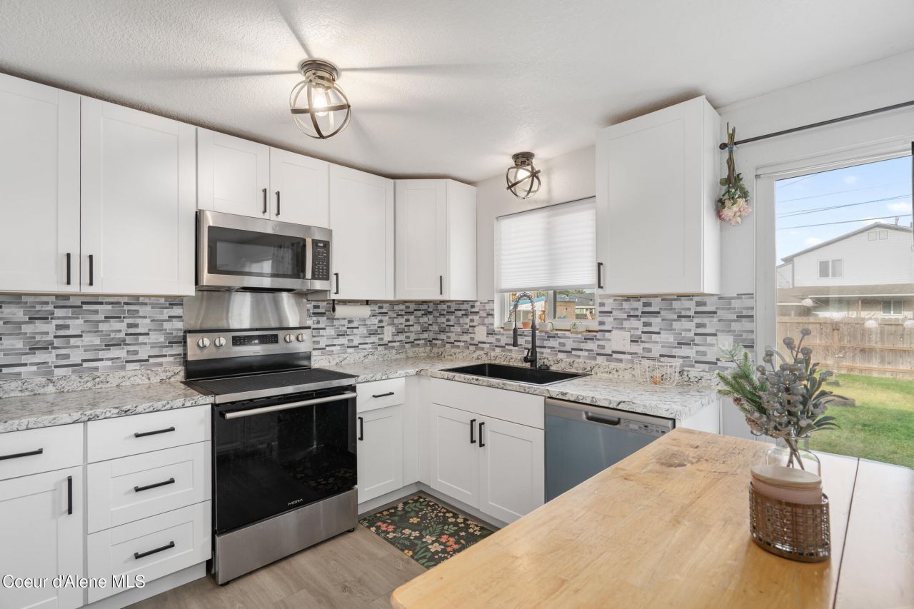 1609 E Park Ln, Post Falls, ID 83854 Main Photo