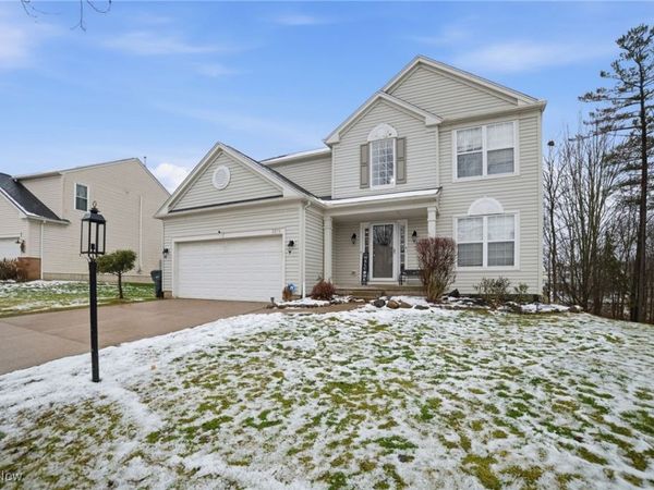 2279 Becket Circle, Stow, OH 44224