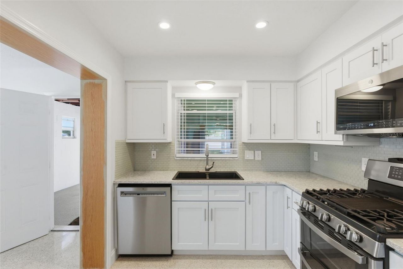 828 89th Avenue N, Saint Petersburg, FL 33702 Photo