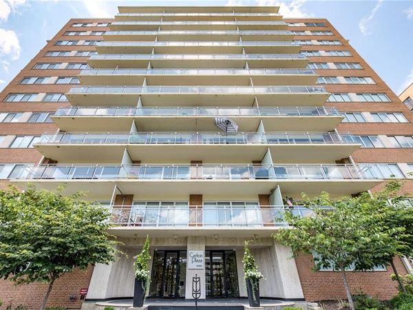 4740 Roanoke Parkway, Unit 605, Kansas City, MO 64112