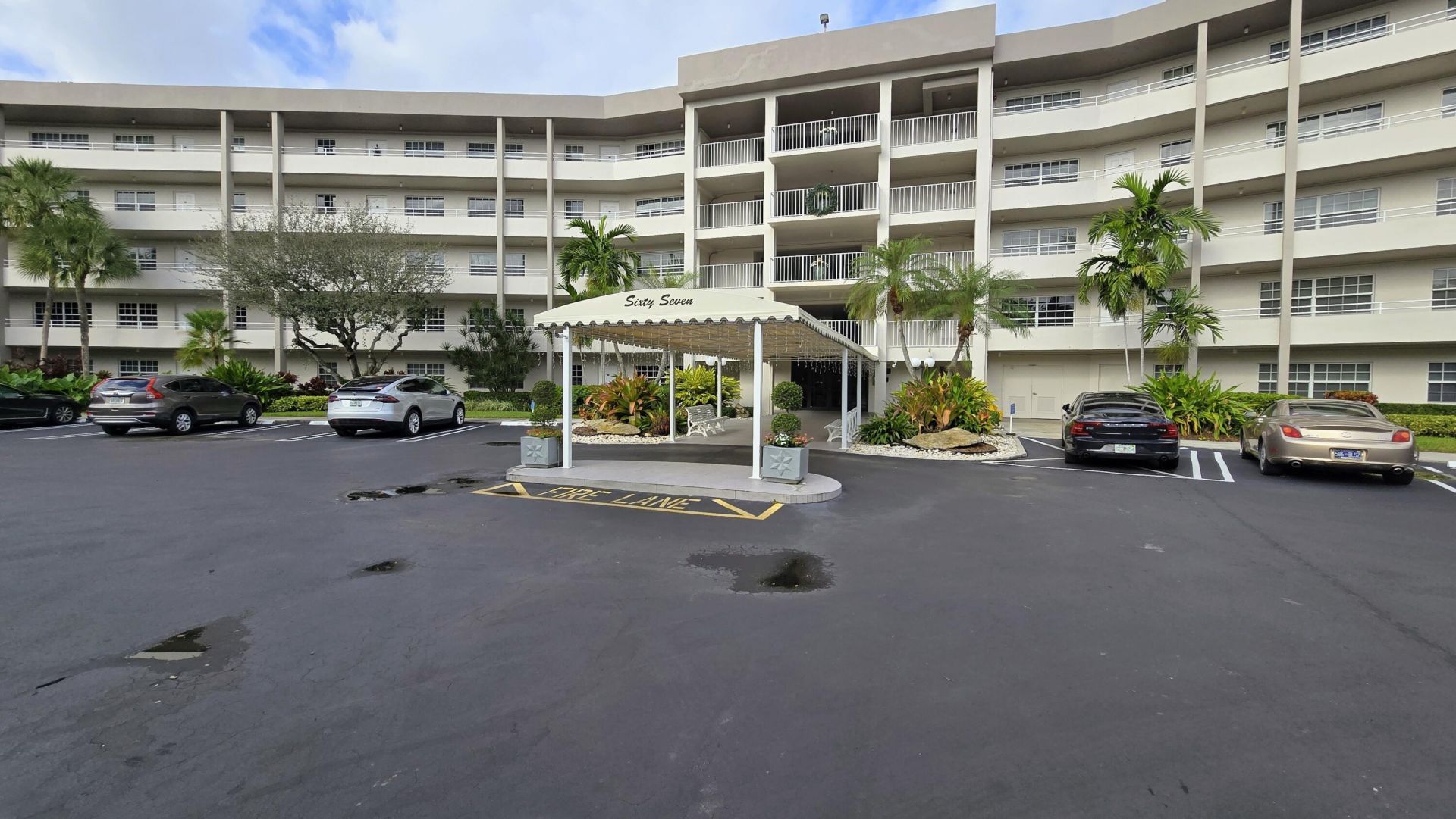 555 Oaks Lane, Unit 207, Pompano Beach, FL 33069 Photo