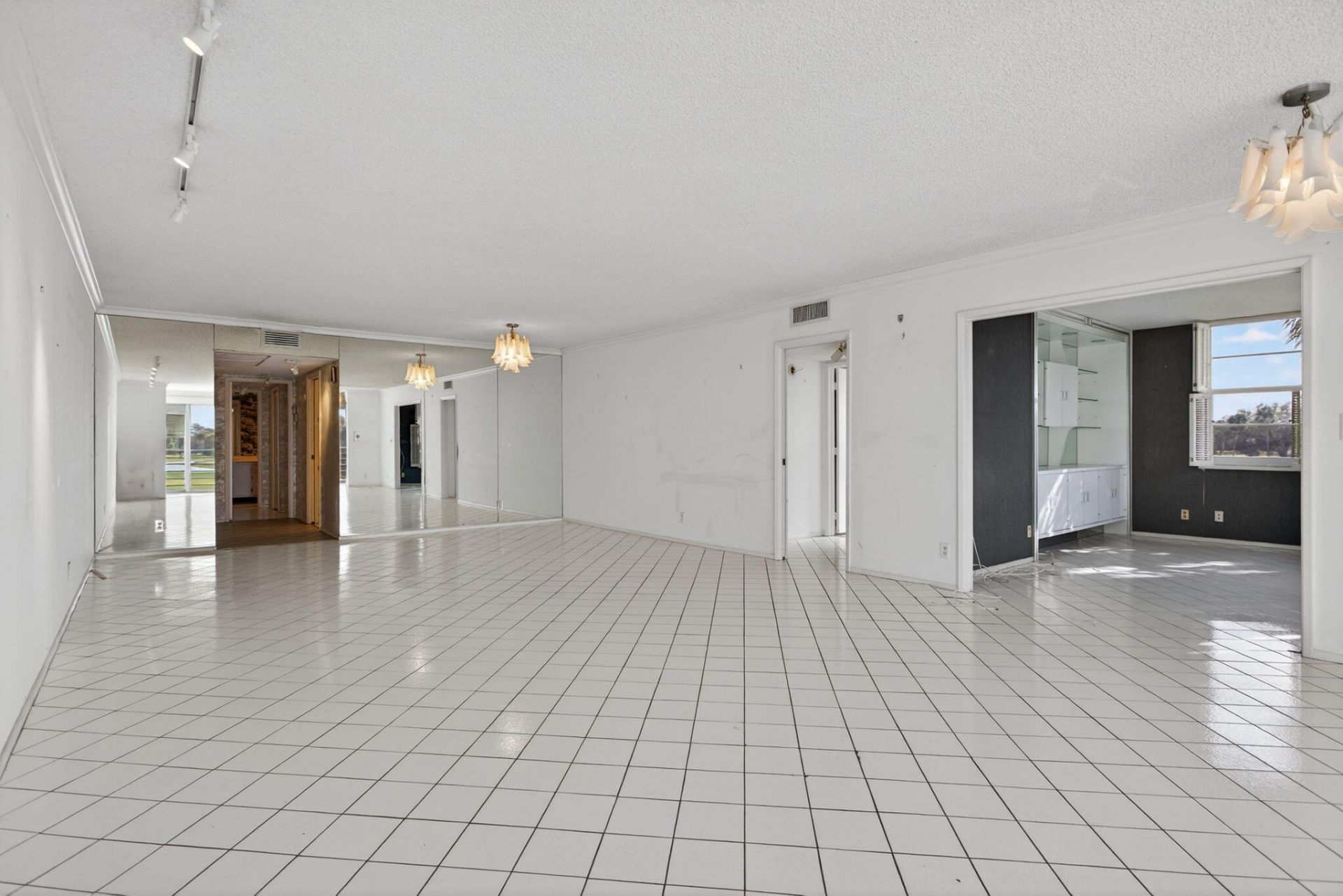 555 Oaks Lane, Unit 207, Pompano Beach, FL 33069 Photo