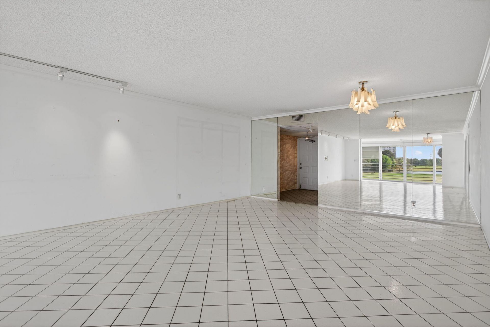 555 Oaks Lane, Unit 207, Pompano Beach, FL 33069 Photo