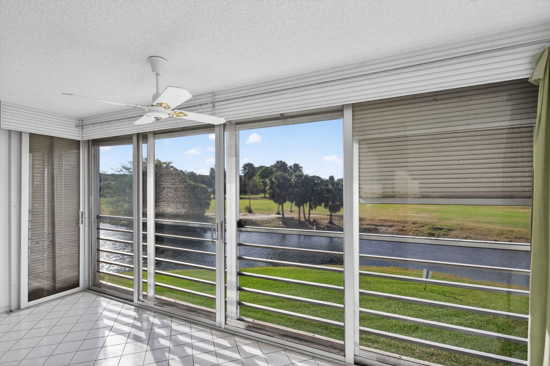 555 Oaks Lane, Unit 207, Pompano Beach, FL 33069 Photo