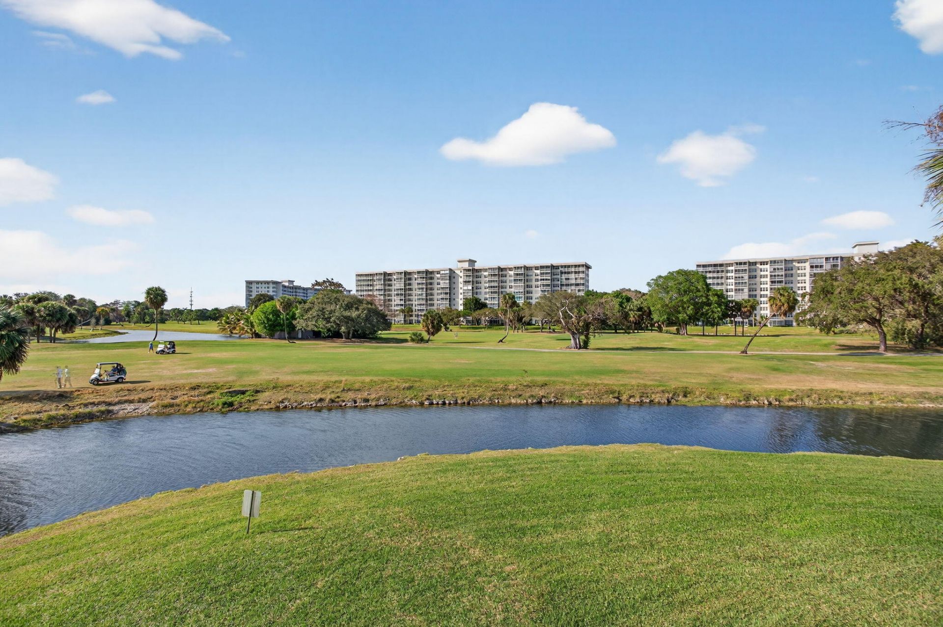 555 Oaks Lane, Unit 207, Pompano Beach, FL 33069 Photo