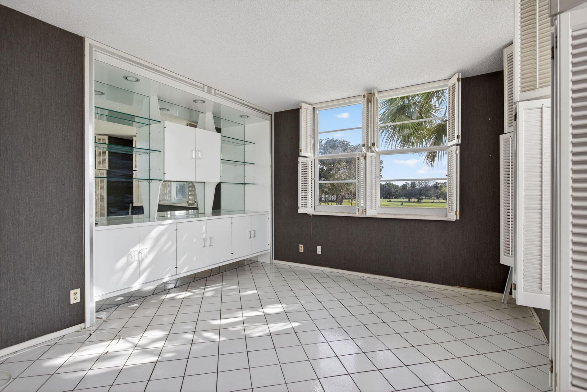 555 Oaks Lane, Unit 207, Pompano Beach, FL 33069 Photo