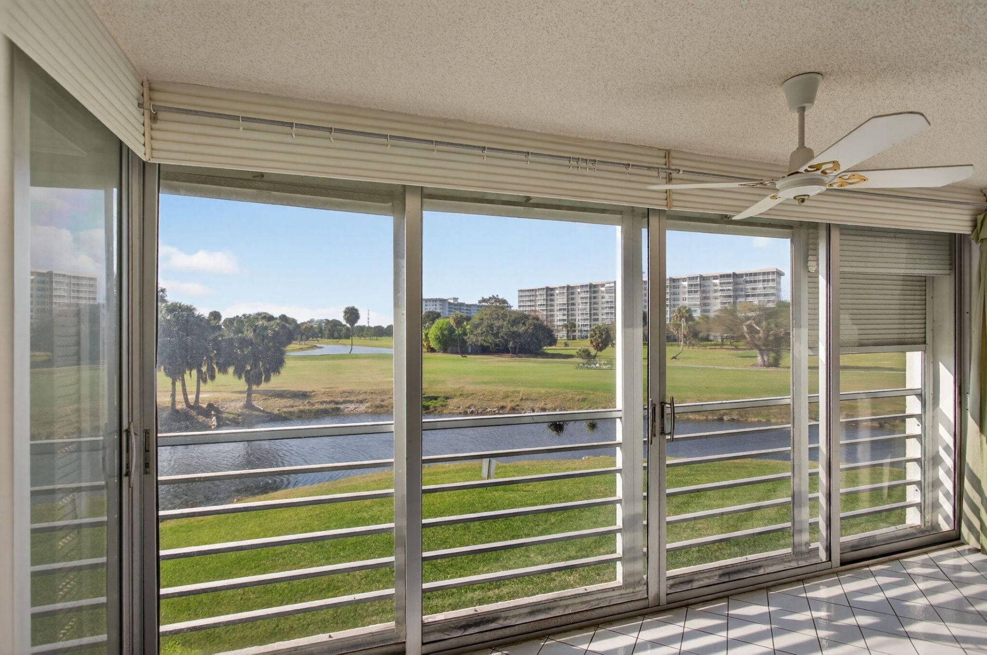 555 Oaks Lane, Unit 207, Pompano Beach, FL 33069 Photo