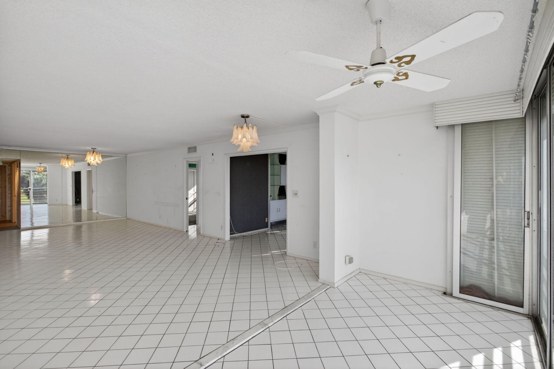 555 Oaks Lane, Unit 207, Pompano Beach, FL 33069 Photo
