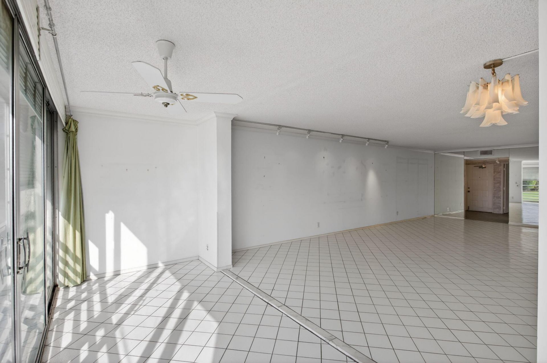 555 Oaks Lane, Unit 207, Pompano Beach, FL 33069 Photo