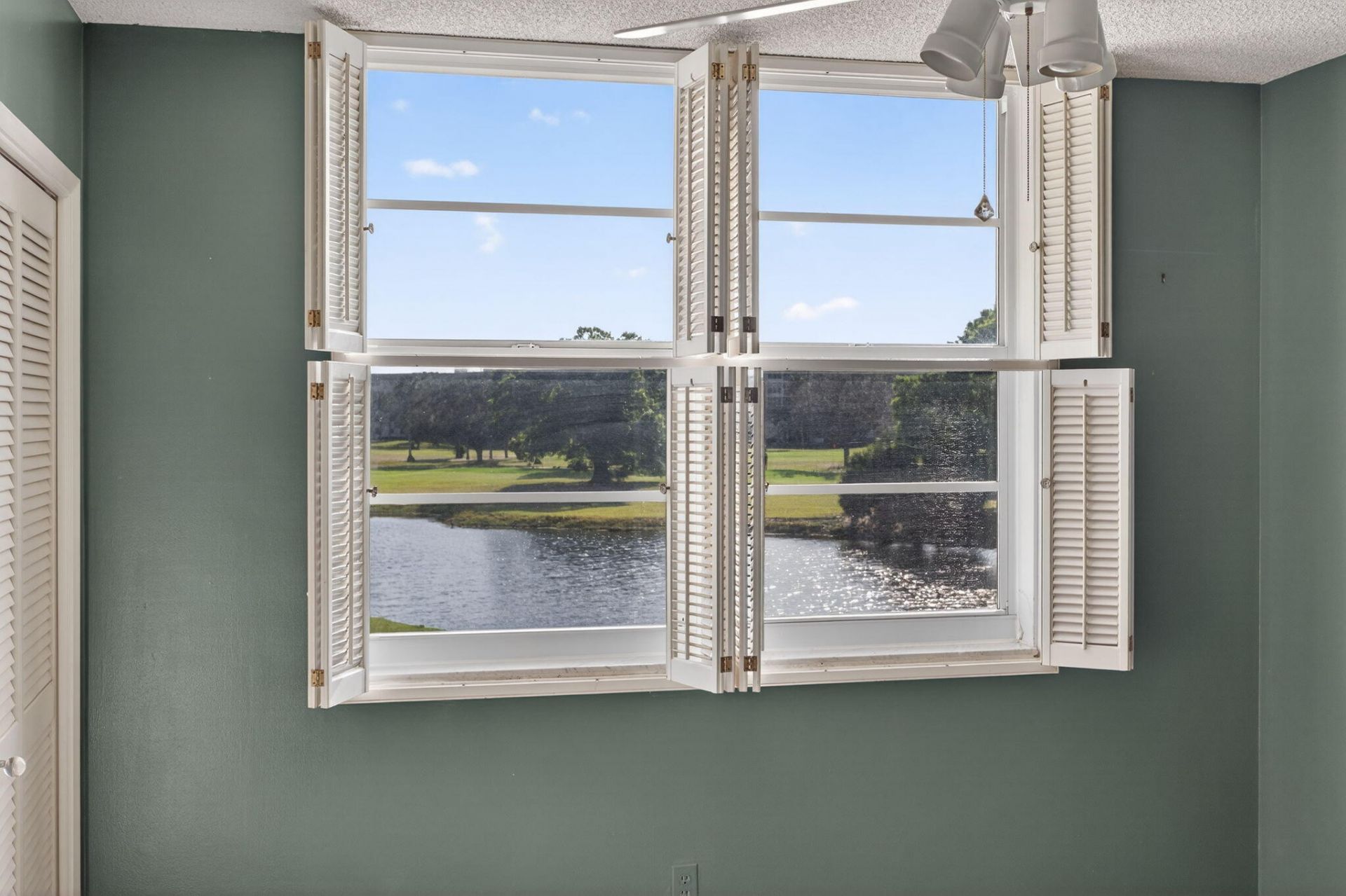 555 Oaks Lane, Unit 207, Pompano Beach, FL 33069 Photo