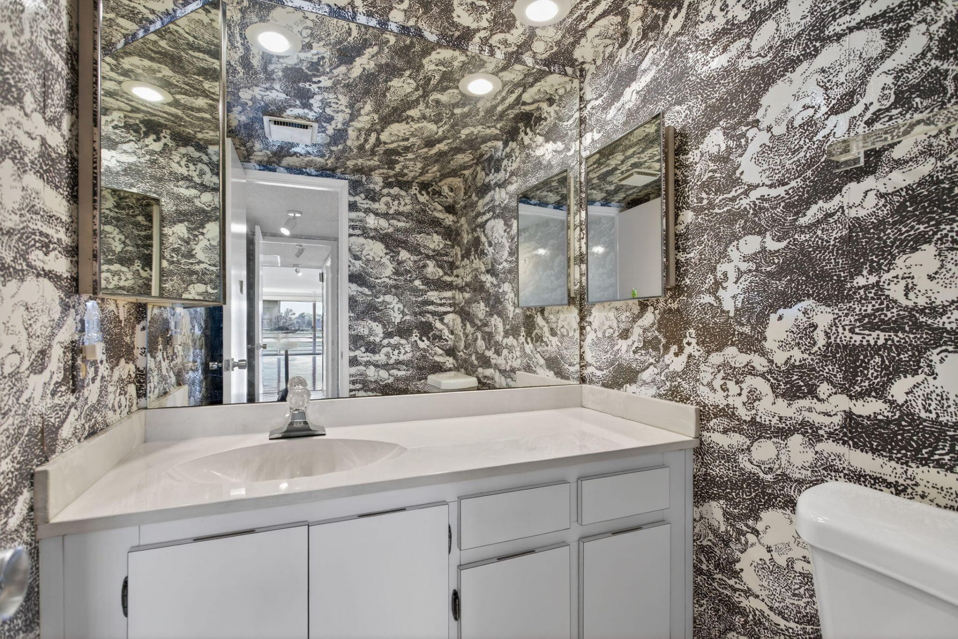 555 Oaks Lane, Unit 207, Pompano Beach, FL 33069 Photo