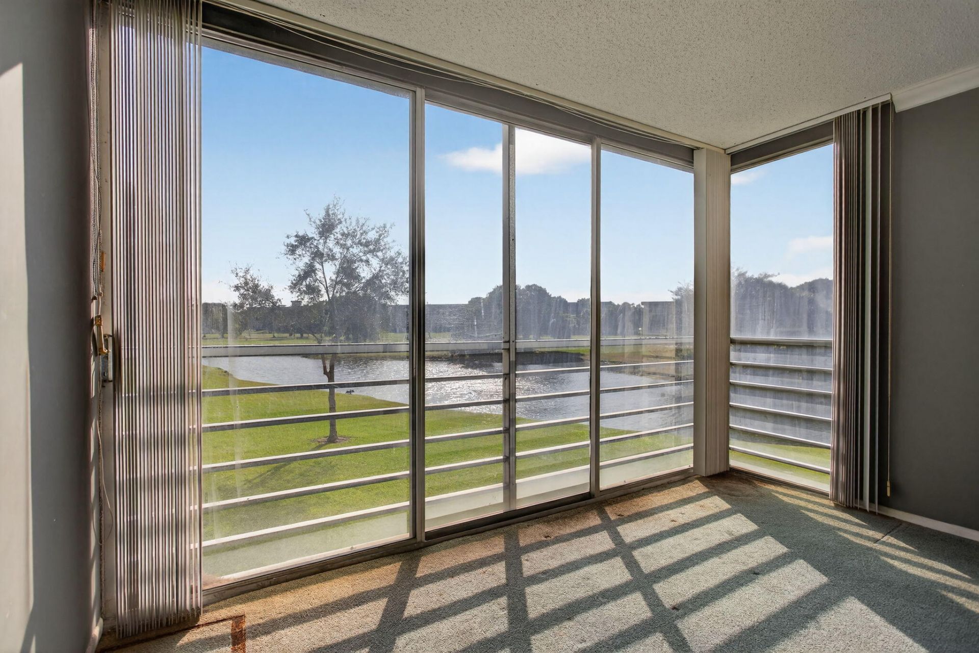 555 Oaks Lane, Unit 207, Pompano Beach, FL 33069 Photo