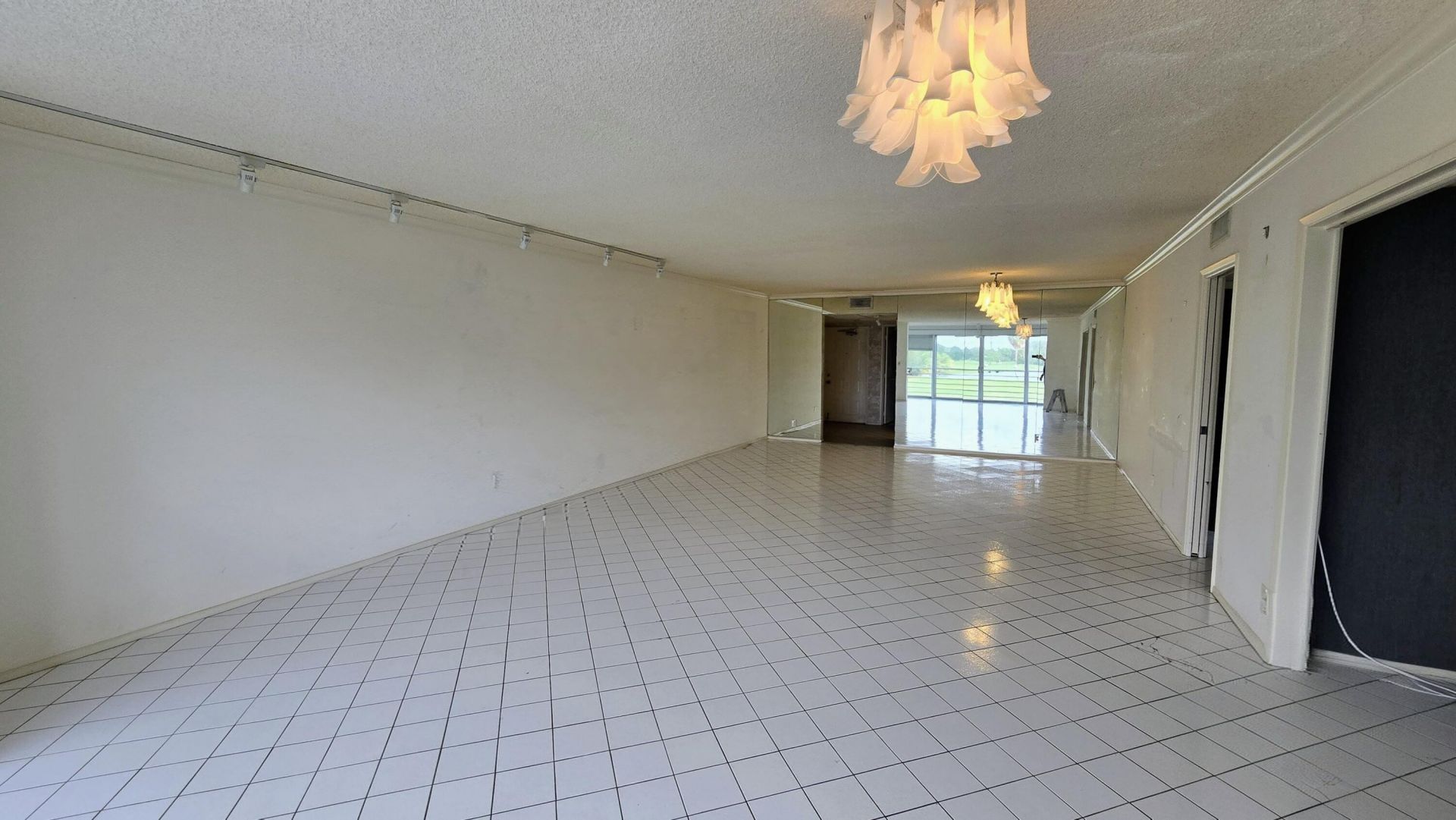 555 Oaks Lane, Unit 207, Pompano Beach, FL 33069 Photo