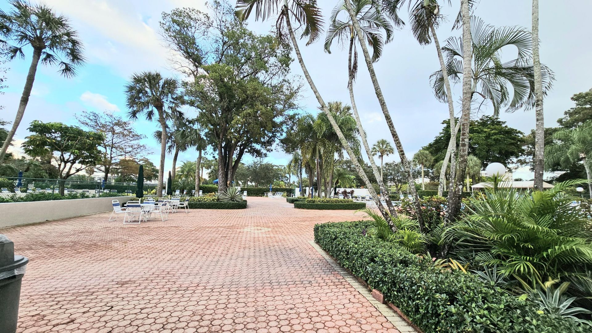 555 Oaks Lane, Unit 207, Pompano Beach, FL 33069 Photo