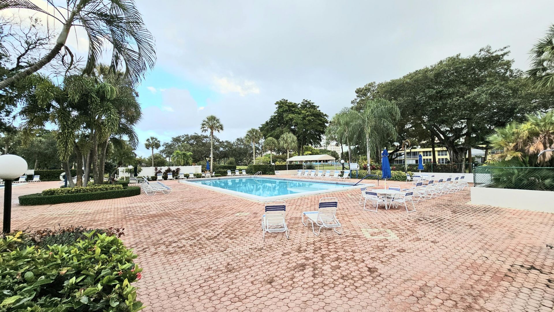 555 Oaks Lane, Unit 207, Pompano Beach, FL 33069 Photo