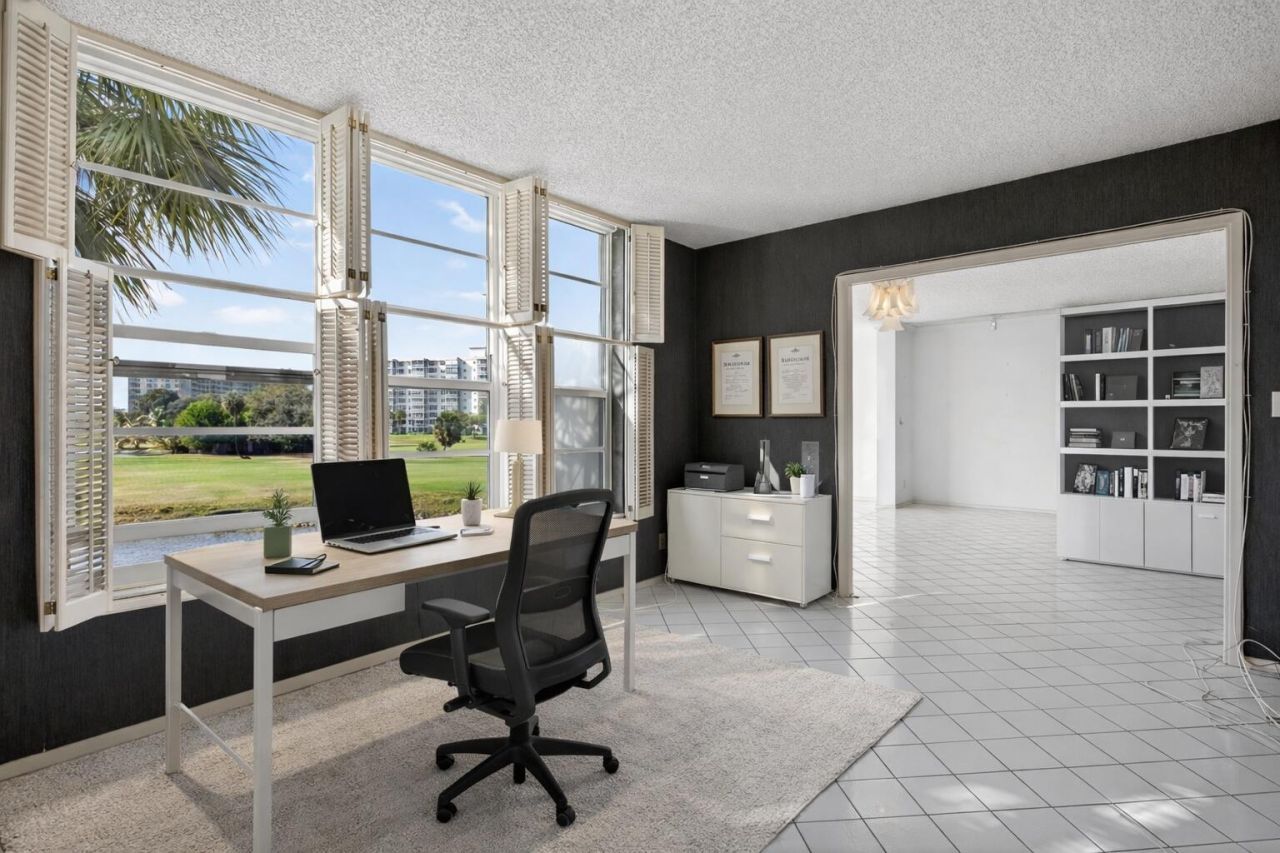 555 Oaks Lane, Unit 207, Pompano Beach, FL 33069 Photo