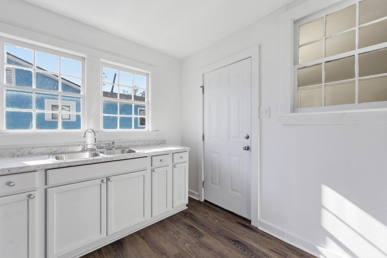 111 Carver Street Photo 10