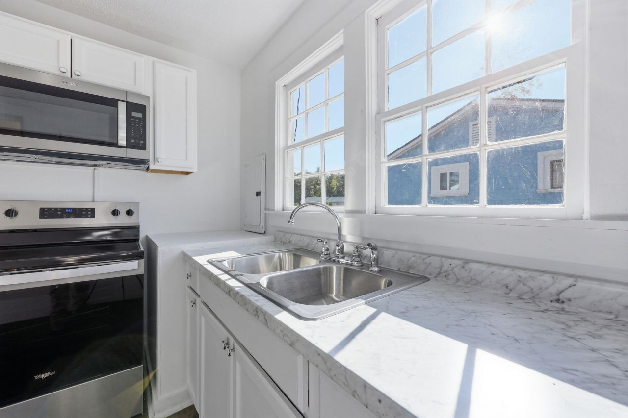 111 Carver Street Photo 12