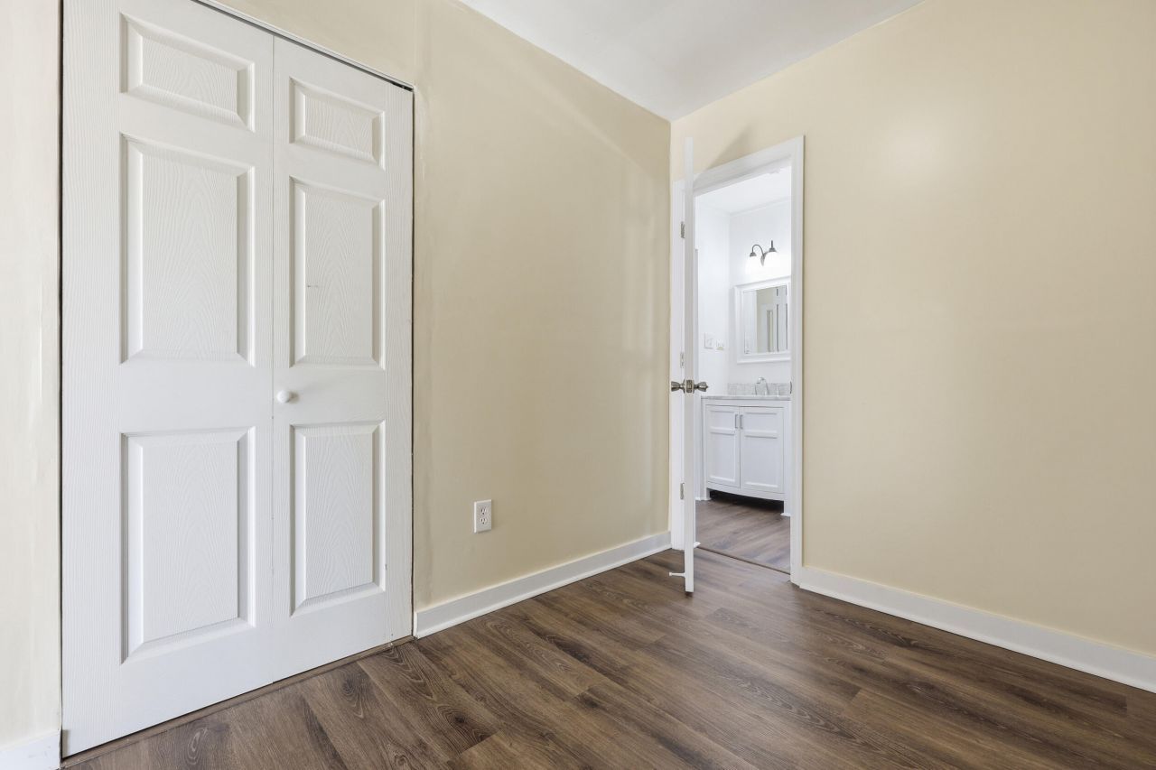 111 Carver Street Photo 17