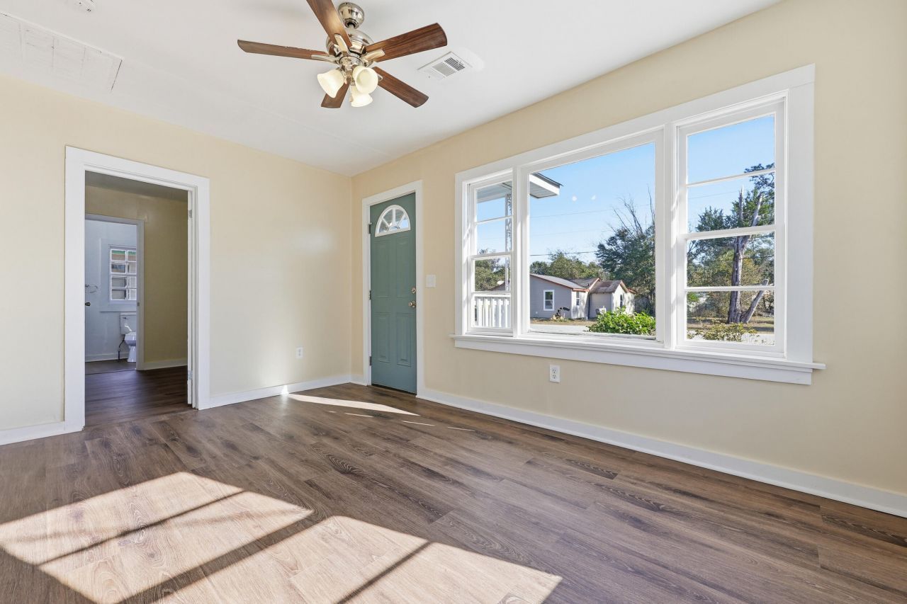 111 Carver Street Photo 6