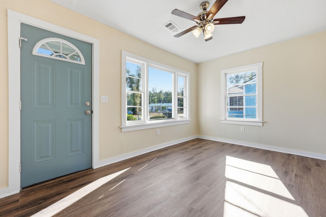 111 Carver Street Photo 7