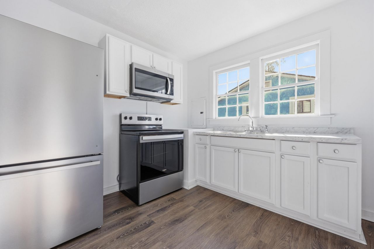 111 Carver Street Photo 9