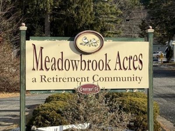 10 Willow Circle, Brimfield, MA 01010